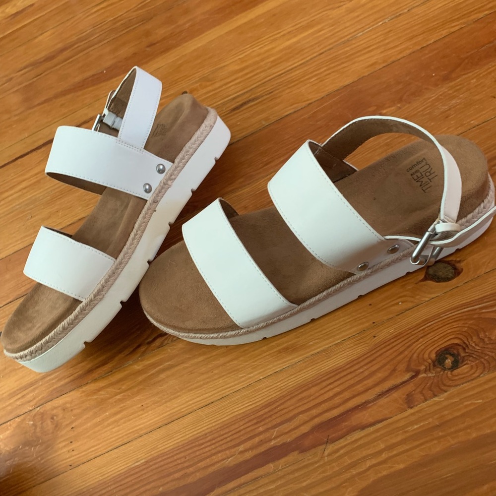 Woman’s Sandals Size 11